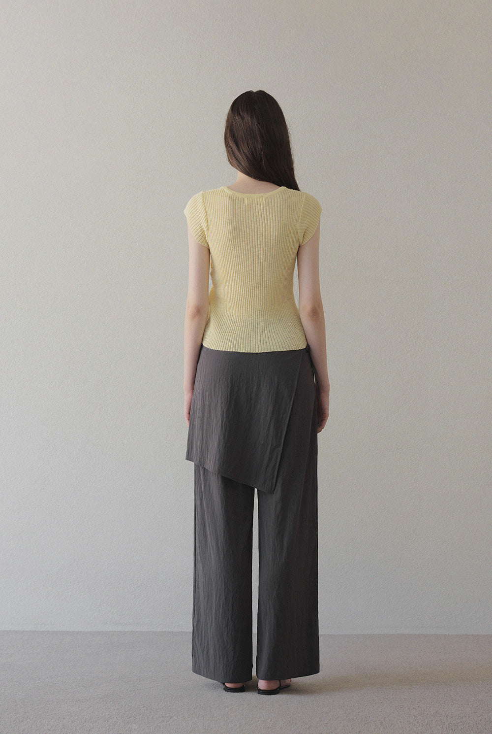 Holdy Contemporary Asymmetrical Short Sleeve Knit