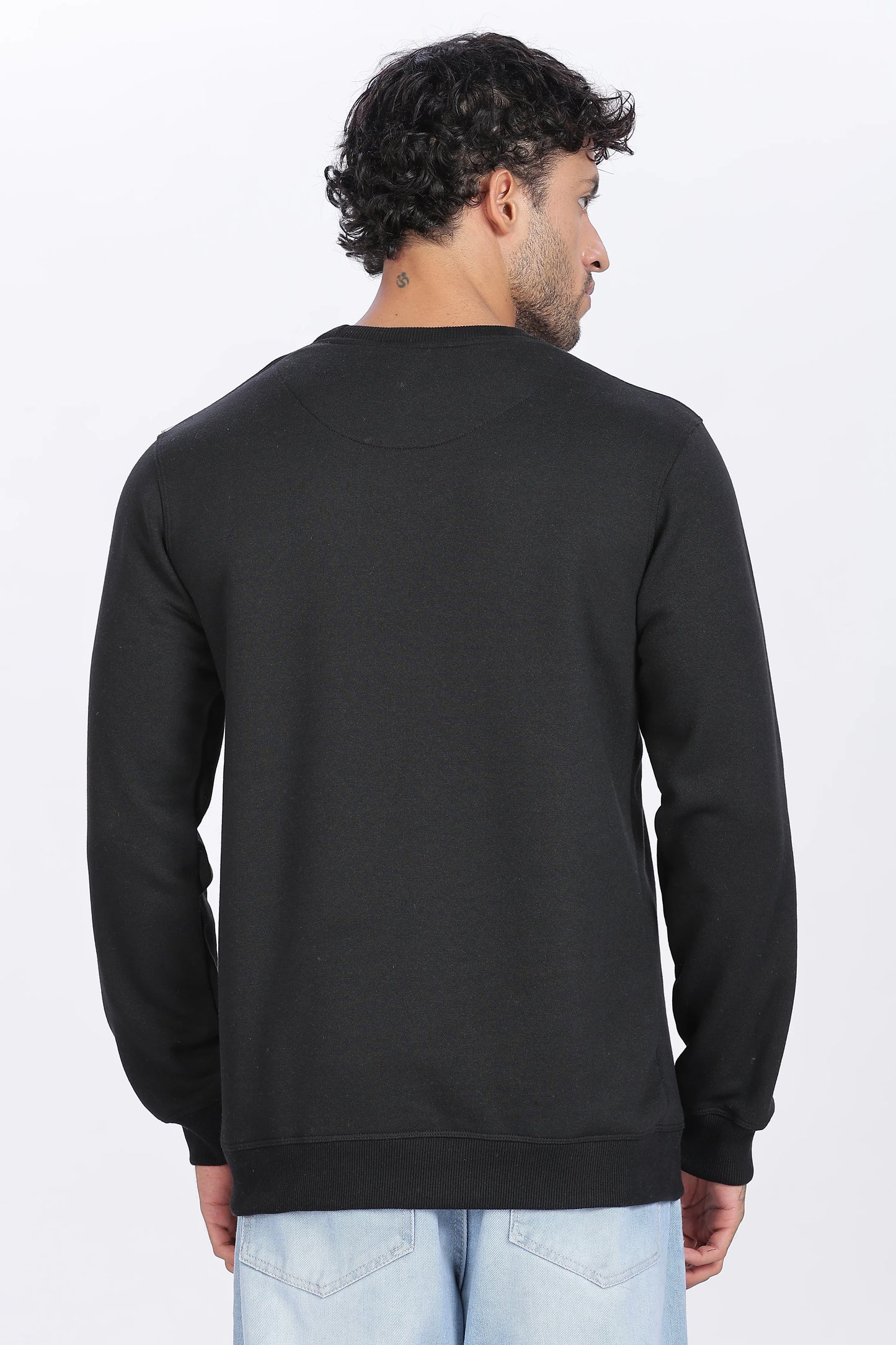Black Sweatshirt Minimal Style & Everyday Comfort